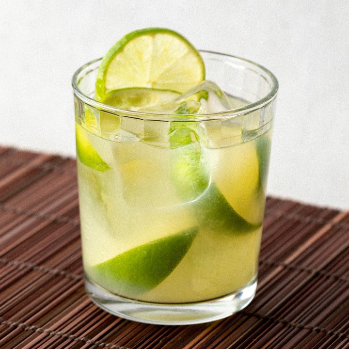 Veja como preparar uma bela caipirinha